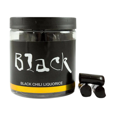 Lakritze mit Chili von Black in durchsichtiger Dose und Lakritze als Deko