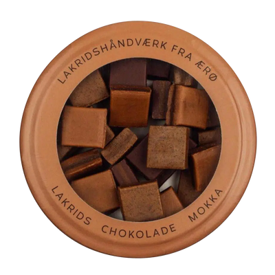 Veganes Lakritz mit Schokolade und Kaffee von Hattesens Konfektfabrik in durchsichtiger Verpackung