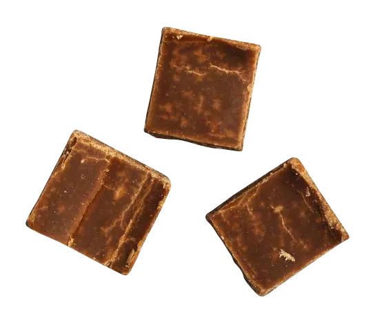 Drei einzelne Stücken Weichkaramell mit Butter Schokolade von Cartwright und Butler
