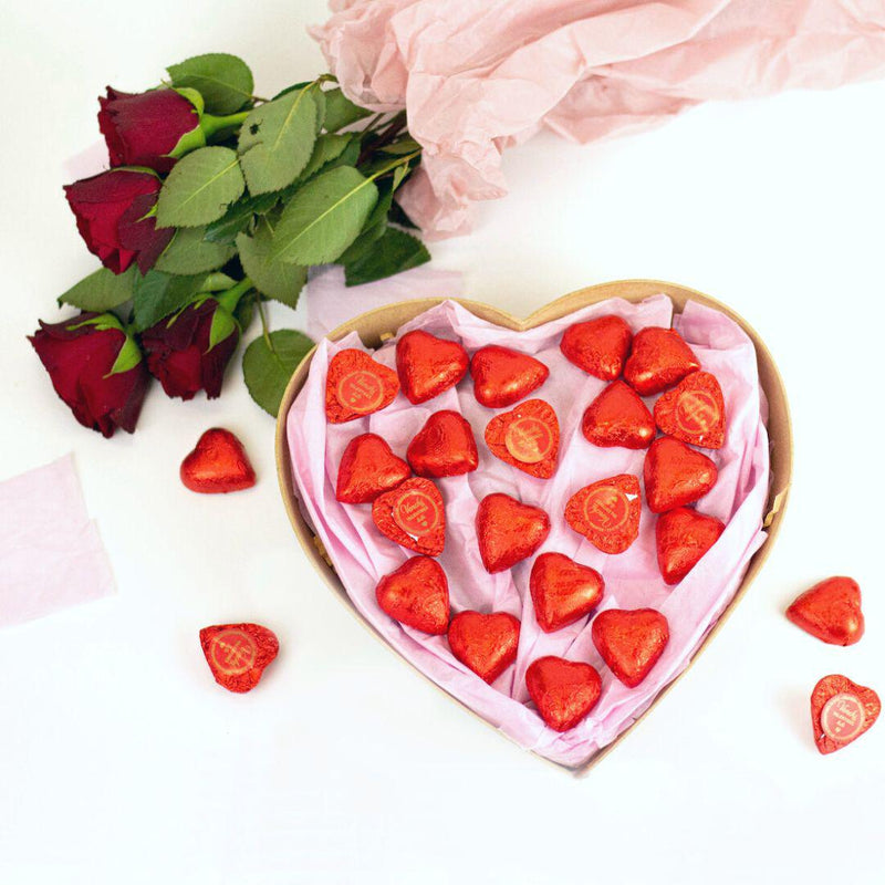 Rote Herzen aus Vollmilchschokolade von Venchi im Herzenkorb dekoriert mit Rose