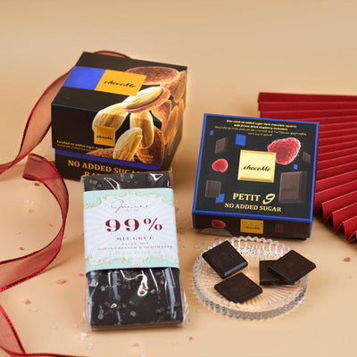Schokoladen-Set mit wenig Zucker als Geschenkidee Tafelschokolade und Pralinen im Bild