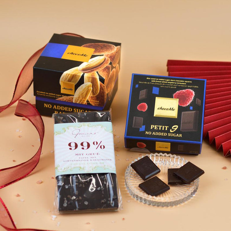 Schokoladen-Set mit wenig Zucker als Geschenkidee Tafelschokolade und Pralinen im Bild